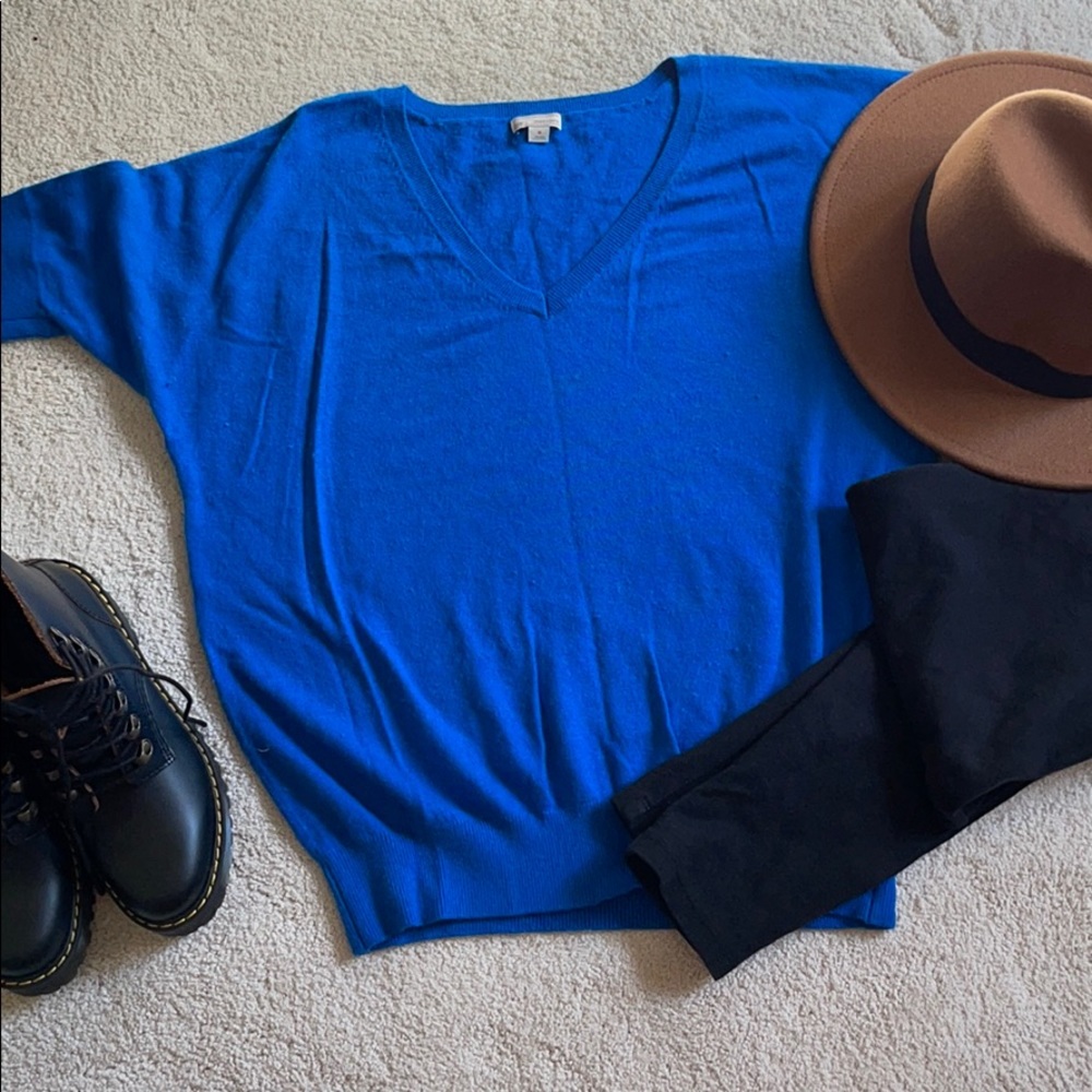 Gap blue sweater, elbow length sleeve, size M